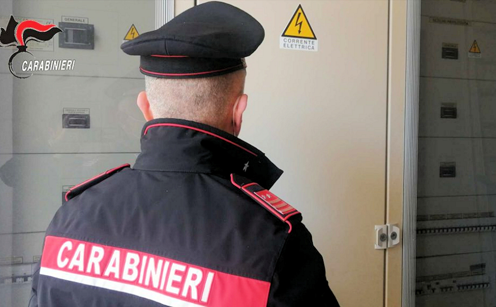 Carabinieri furto energia bypass illegale