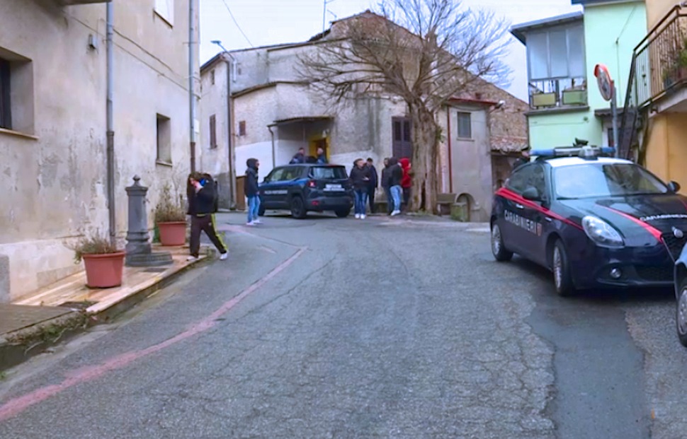 Mangone assistente polizia penitenziario (1)