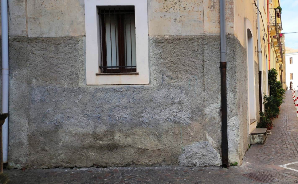 Scritte muri catanzaro conflitto Israele Palestina rimosse