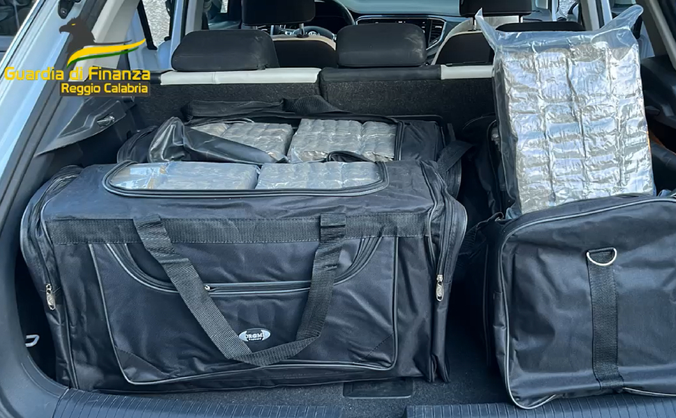 borsoni hashish villa finanza