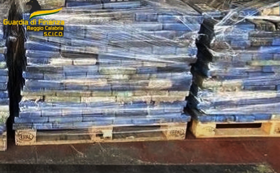 cocaina finanza arresto funzionari dogana