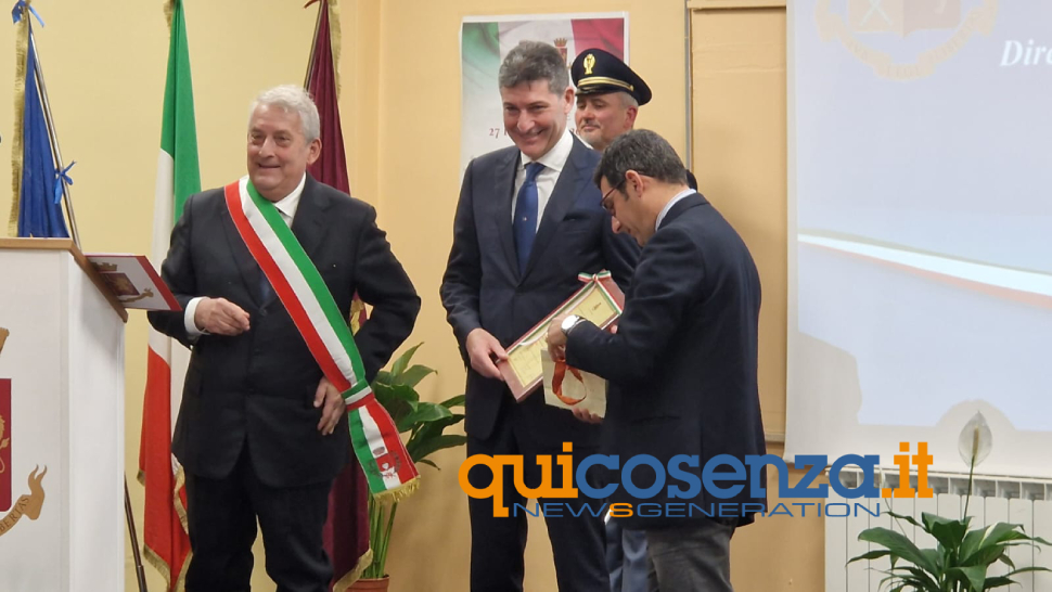 conferimento cittadinanza onoraria al capo della polizia a Diamante 1