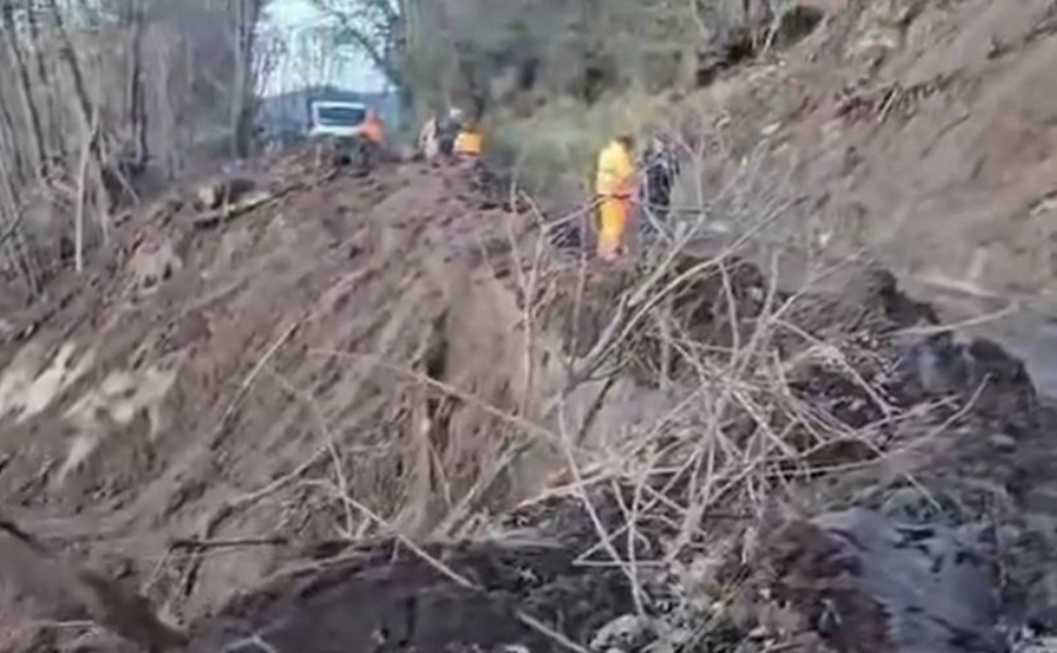 Dramma in Calabria: travolto da una frana mentre è in auto, muore un uomo 51 frana-orti.