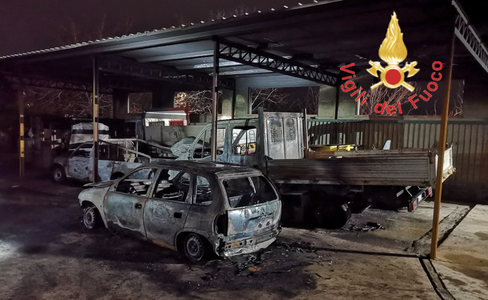 incendio montauro mezzi edili
