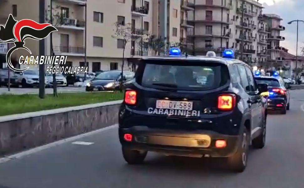 Dipendenti pubblici coinvolti nell'illecita gestione delle case popolari, 9 arresti 2 operazione case popolari carabinieri rc 02