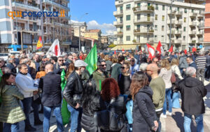 Cosenza, corteo contro all'autonomia differenziata: «effetti devastanti per la Calabria e il Sud» 57 Autonomia Diff Cosenza Corteo 04