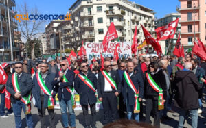 Cosenza, corteo contro all'autonomia differenziata: «effetti devastanti per la Calabria e il Sud» 55 Autonomia Diff Cosenza Corteo 05