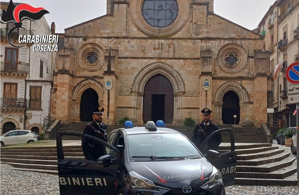 Cosenza, nascondeva in casa oltre 800 grammi di cocaina: arrestato 49enne 51 Carabinieri Cosenza 3