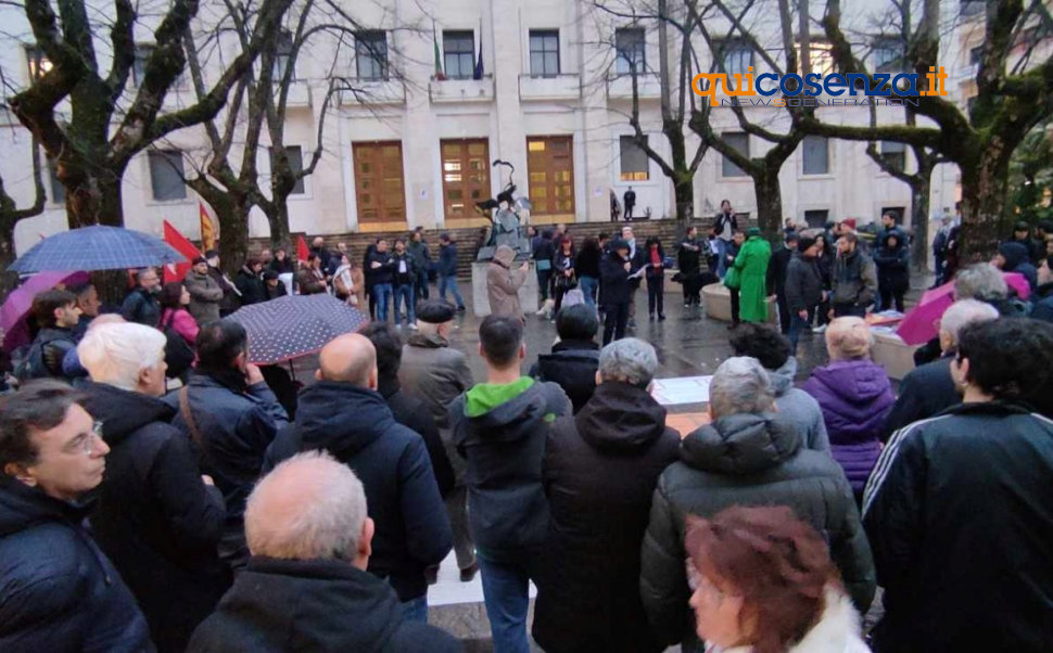 Cosenza protesta autonomia duiffrre