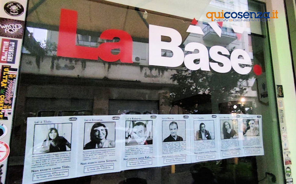 Cosenza, in Piazza XI Settembre manifestazione contro l'autonomia differenziata - FOTO 54 La Base autonomia sit it 05