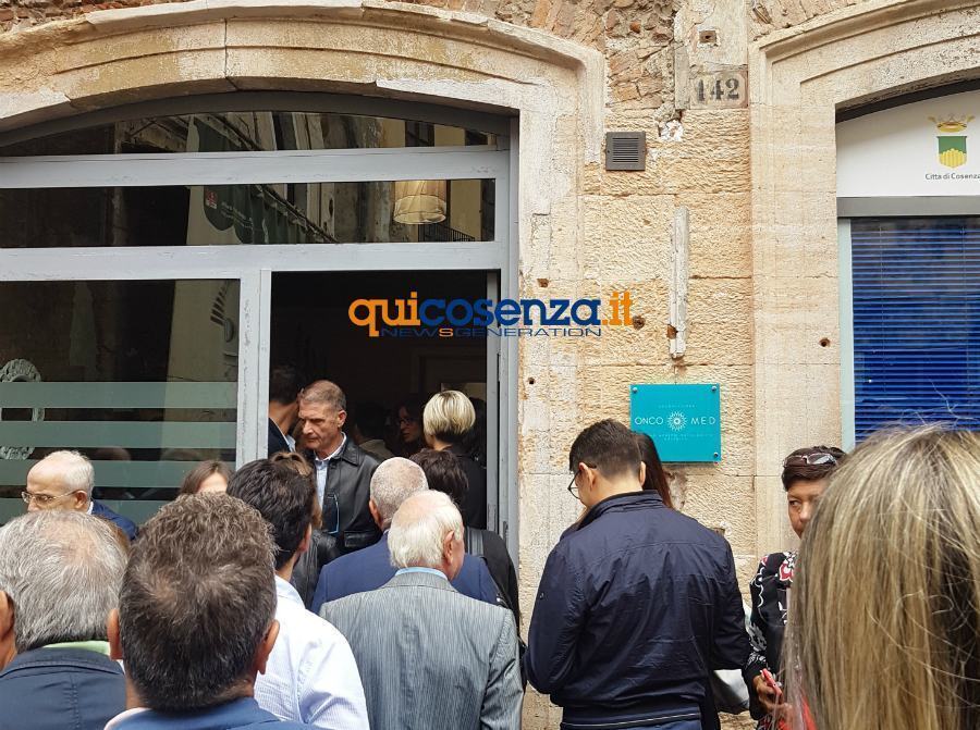 Troppe aggressioni e danni, solidarietà ad Oncomed che lascia il centro storico di Cosenza 51 Oncomed-cosenza-03