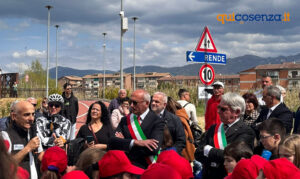 Aperto a bici e pedoni il vecchio ponte della ferrovia. Uniti i parchi “Nicholas Green” e “Robinson” - VIDEO 54 Pista ciclopedonale inaugurazione