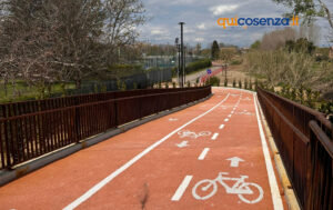 Aperto a bici e pedoni il vecchio ponte della ferrovia. Uniti i parchi “Nicholas Green” e “Robinson” - VIDEO 55 Pista inaugurazione
