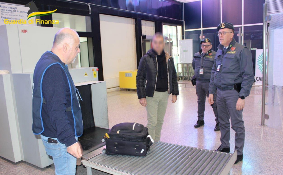 controllo aeroporto lamezia agenzia monopoli e finanza 02