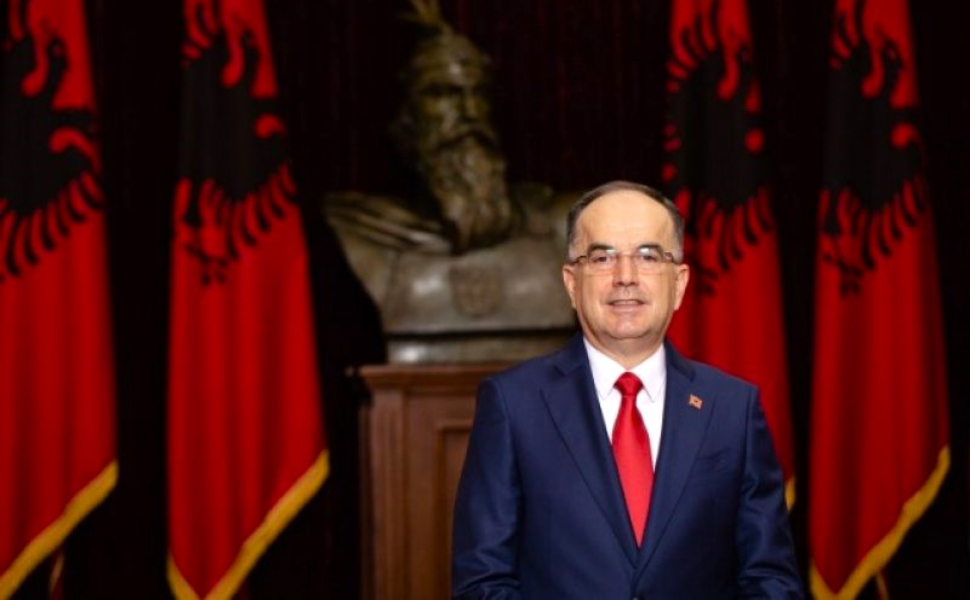 il Presidente Bajram Begaj e sullo sfondo Giorgio Castriota Scanderbeg _ 1