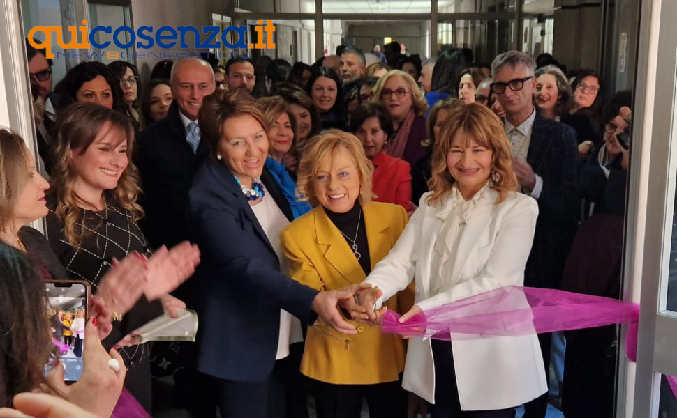 Cosenza: 8 Marzo, inaugurata al Palazzo di Giustizia "Passi di libertà. Un secolo di cammino" 6 inaugurazione mostra donne tribunale 01