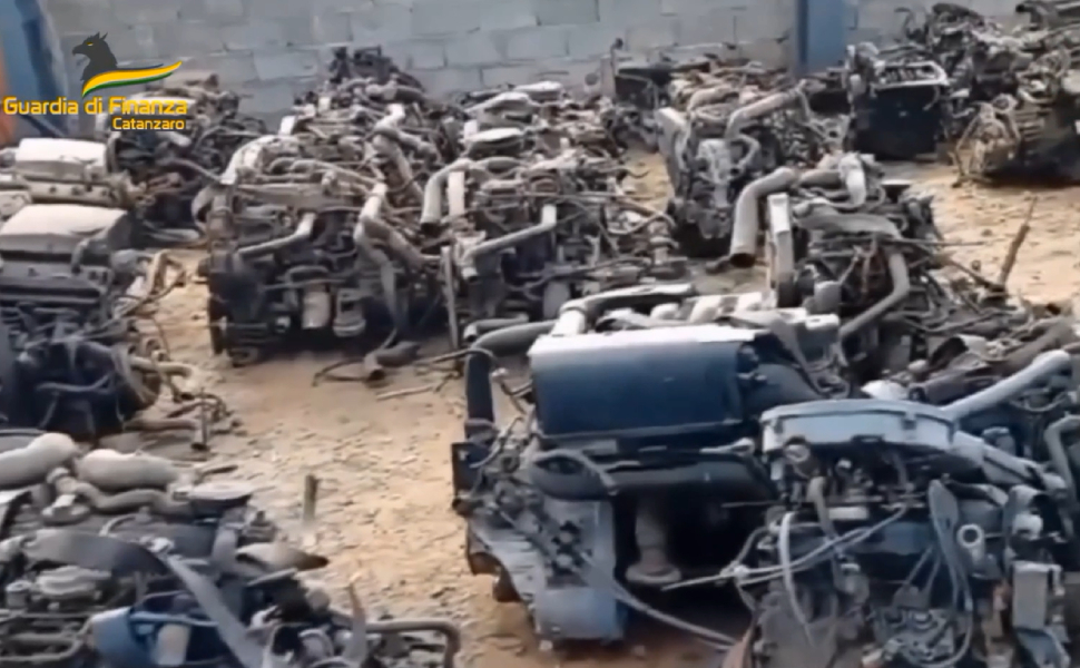 rifiuti speciali guardia finanza lametino 02