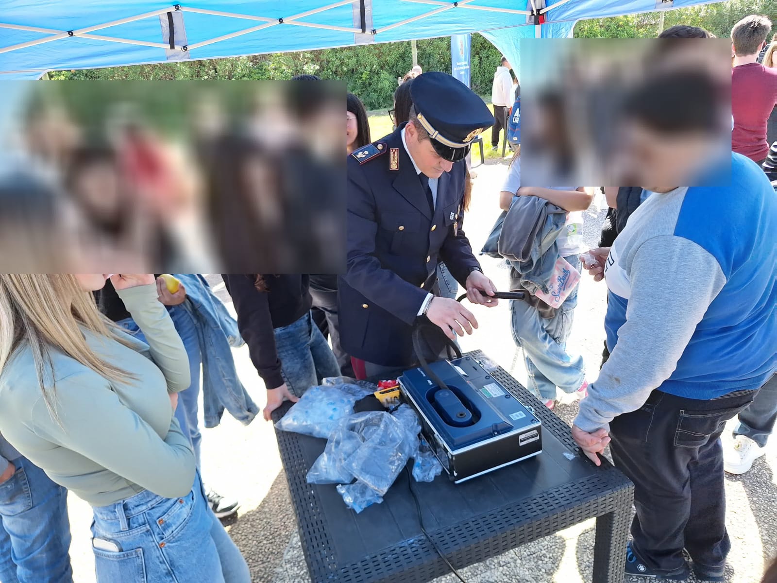 Pericoli in rete e sui social, il 'Truck' della polizia mette in guardia i giovani di Praia e Tortora 53 1bf96138 e0c5 4218 b799 ef6ac9776228
