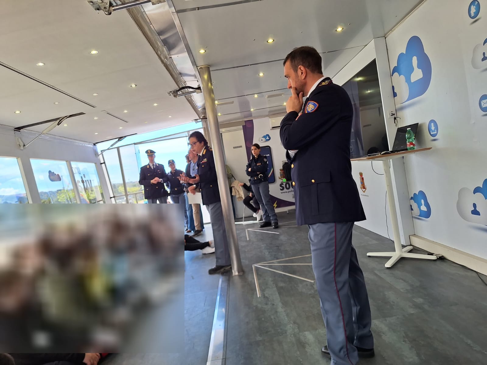 Pericoli in rete e sui social, il 'Truck' della polizia mette in guardia i giovani di Praia e Tortora 54 887fd727 fe25 41e7 9597 f40c0486bffd