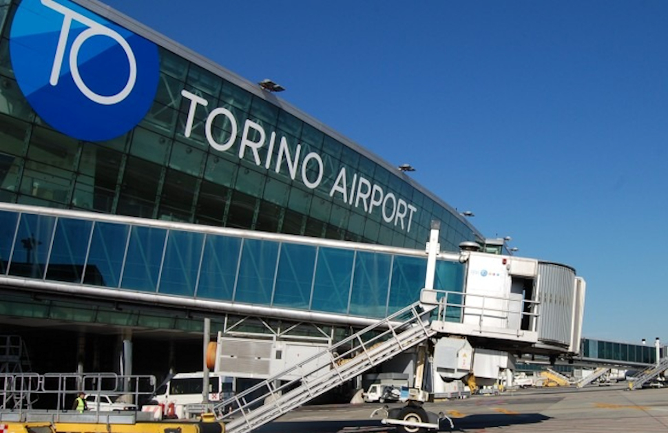 Tragedia sul volo verso Lamezia, muore a 30 anni per un malore: arrivato in ospedale con grande ritardo 53 Aeroporto Torino Caselle