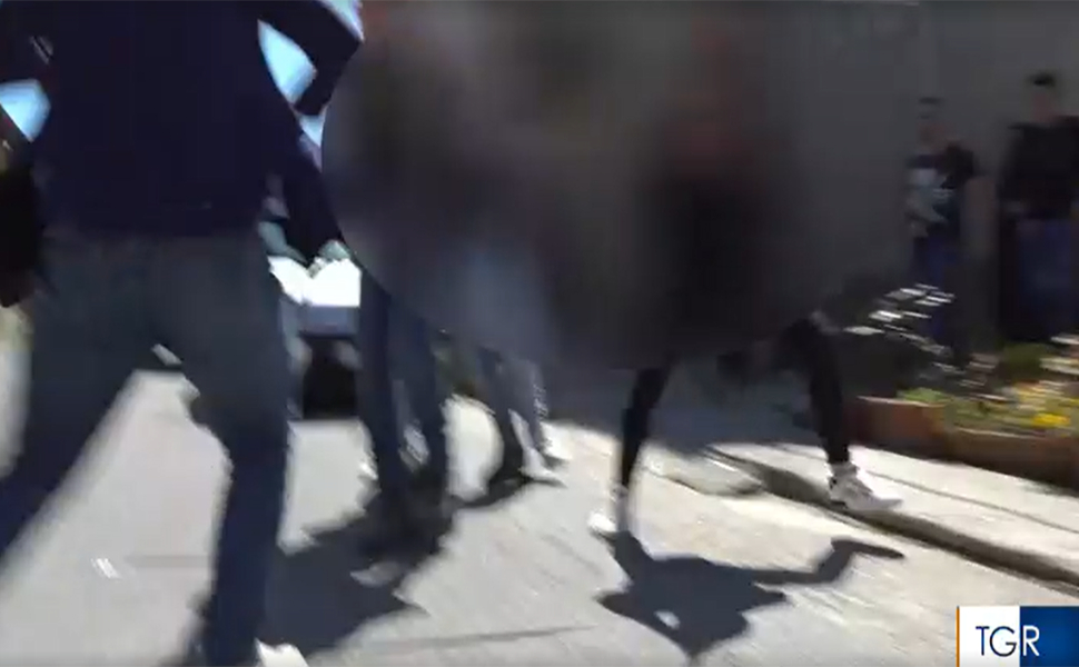 Troupe giornalistica presa a bastonate: gli aggressori si scusano 51 Aggressione troupe Rai