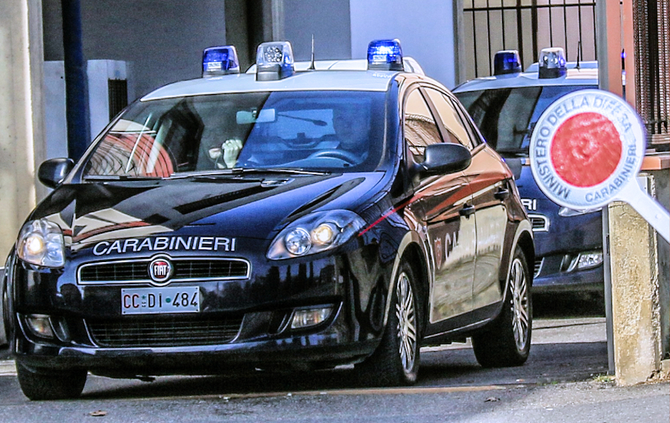 Auto carabinieri paletta