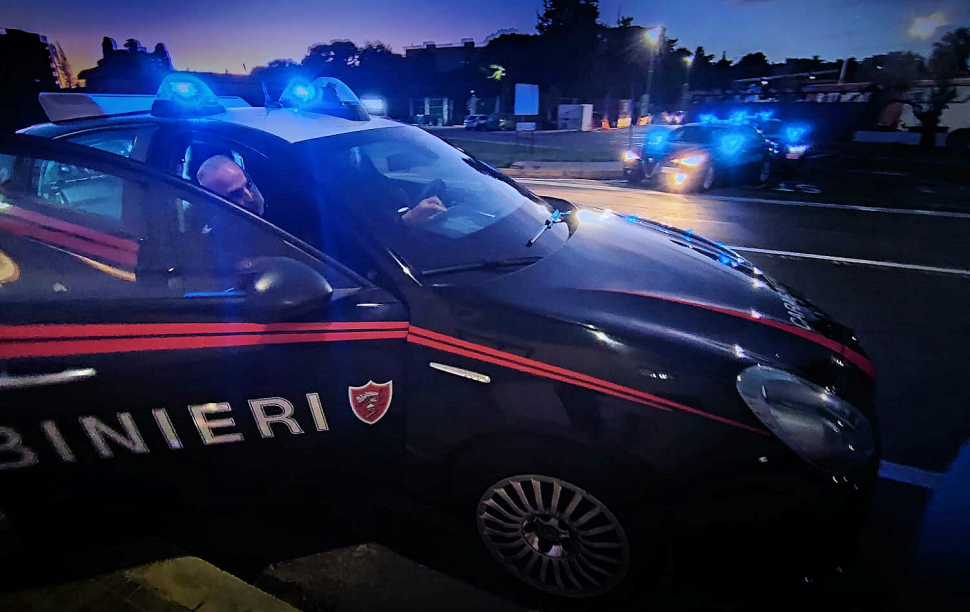Carabinieri auto posto di blocco controlli