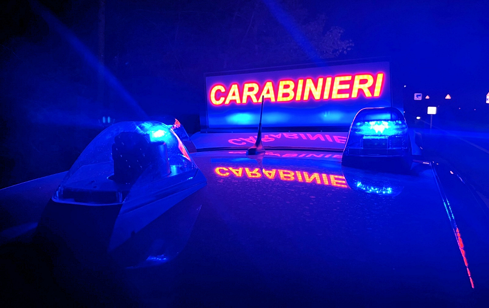 Carabinieri lampeggiante incidente notte