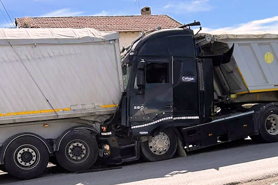 Scontro Tir Statale 106