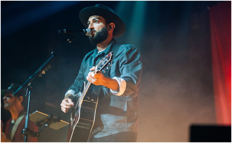 Il cantante è senza voce, salta il concerto all'Unical di Vasco Brondi 51 Vasco Brondi