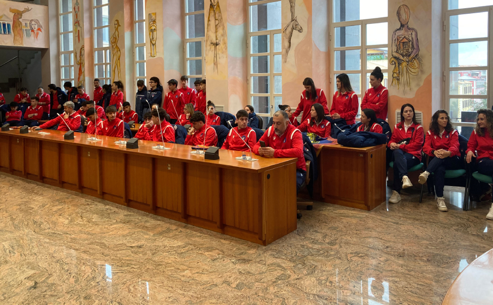 atleti nella sala consiliare