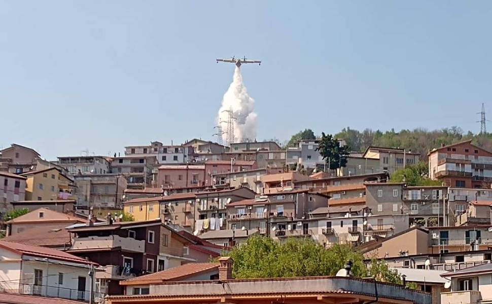 Incendi: diversi roghi, anche in provincia di Cosenza. In 48 ore 100 interventi 2 canadair vigili fuoco