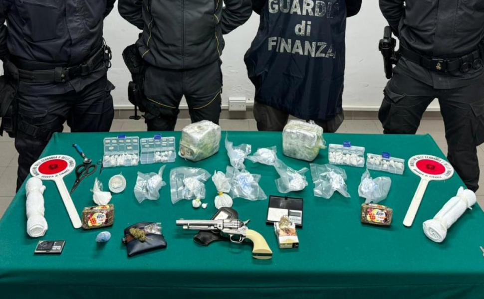 cocaina hashish guardia finanza