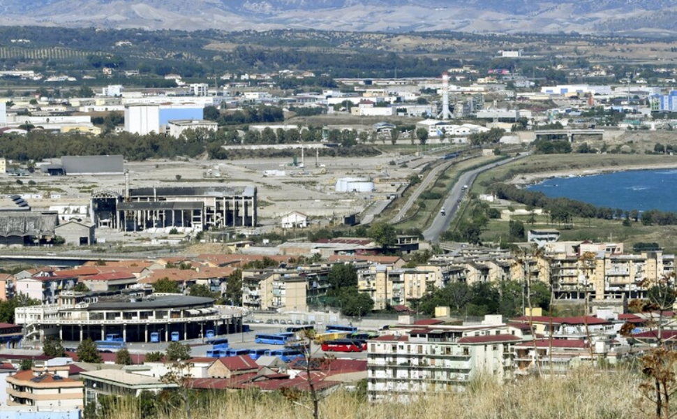 Un milione di tonnellate di rifiuti interrati, è allarme. Residui di attività industriali 51 crotone bonifica sin rifiuti industriali