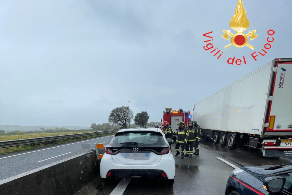 Incidente sulla SS280, auto perde il controllo e impatta contro il guardrail: un ferito 51 incidente