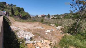 C'era una volta il Lungofiume: rifiuti, BoxArt usati come bivacchi e pista ciclabile abbandonata - FOTO 58 viabendicenti 2