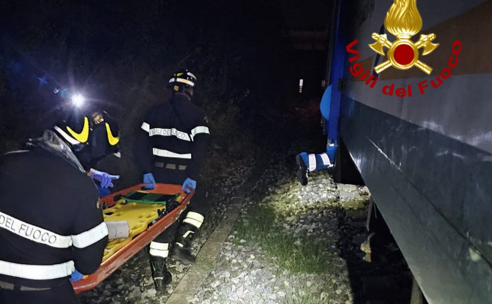 vigili-del-fuoco-sui-binari-tra-Cosenza-e-Rogliano