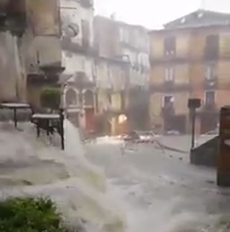 Sottoservizi: indagini e rilievi nel complesso sistema nel centro storico. A breve i cantieri per la riqualificazione 57 Centro storico cosenza maltempo