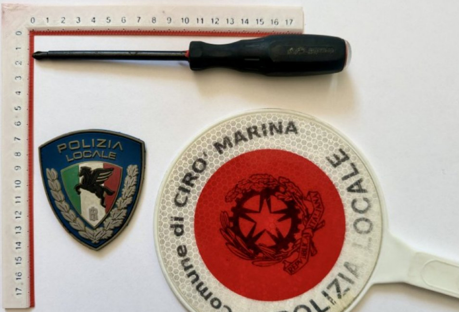 Lite tra ambulanti per un posteggio alla fiera. Tenta di colpire il rivale con un cacciavite: arrestato 18enne 51 Cirò marina lite ambulanti
