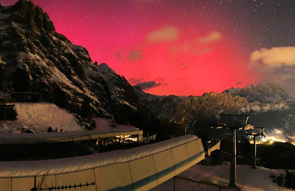 La tempesta solare "estrema": rarissima aurora boreale visibile anche in Calabria. Stasera effetti più intensi 56 Cortina