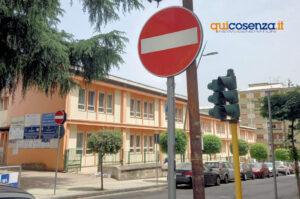 La segnalazione - caos e traffico impazzito in centro a Cosenza "oltre 40 minuti per percorrere Via Roma" 53 Divieto