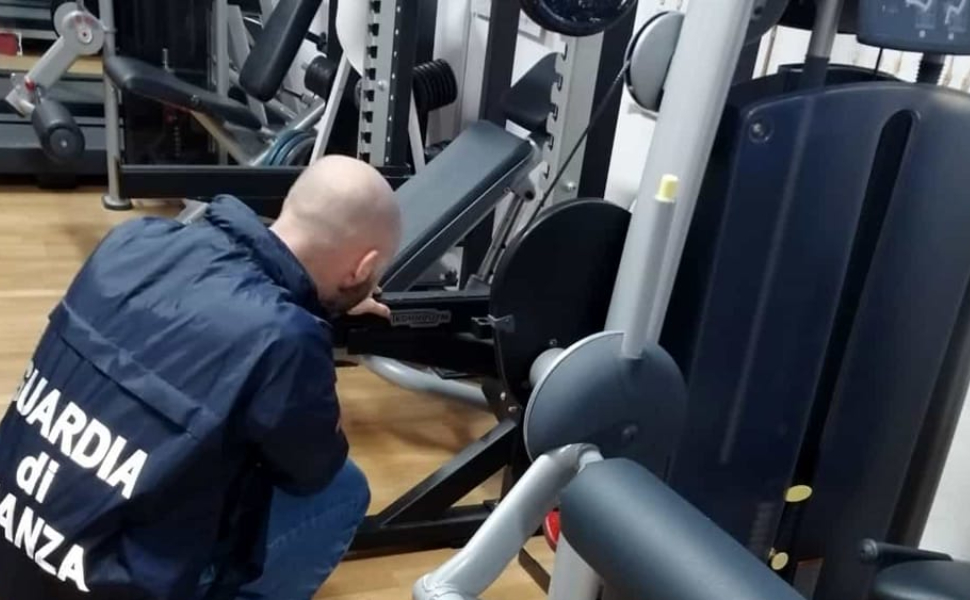 Guardia-di-finanza-in-palestra
