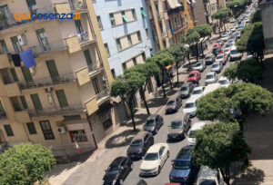 La segnalazione - caos e traffico impazzito in centro a Cosenza "oltre 40 minuti per percorrere Via Roma" 54 Via Roma traffico