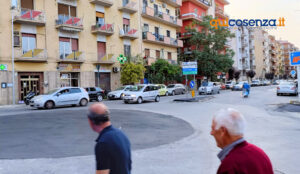 La segnalazione - caos e traffico impazzito in centro a Cosenza "oltre 40 minuti per percorrere Via Roma" 57 Via Simonetta Via pasquale Rossi Cosenza