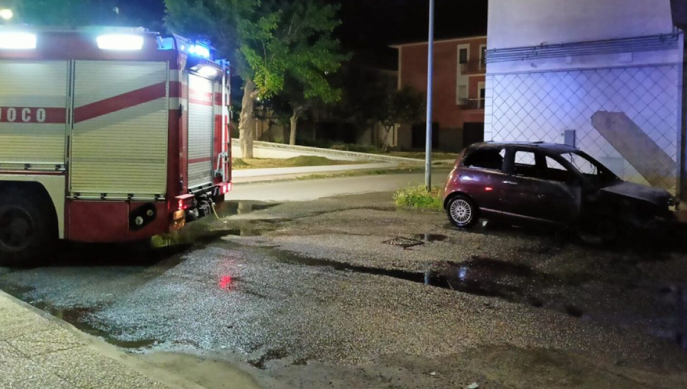 auto incendiata