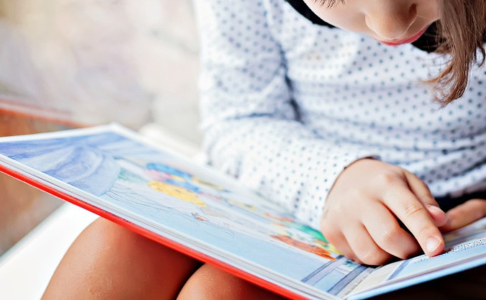 Rende, concluso il progetto "Xenia letture ad alta voce nella Magna Grecia" 51 bambina che legge
