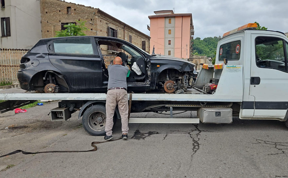 carcasse-auto-abbandonate