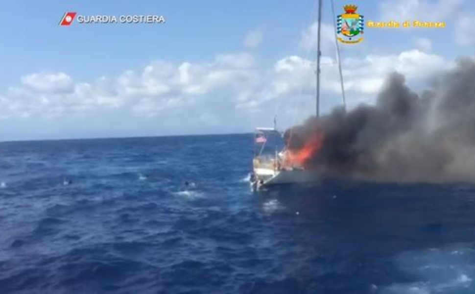 esplosione-barcone-incidente-Crotone.