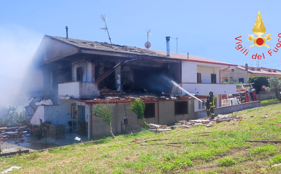 esplosione villetta settingiano