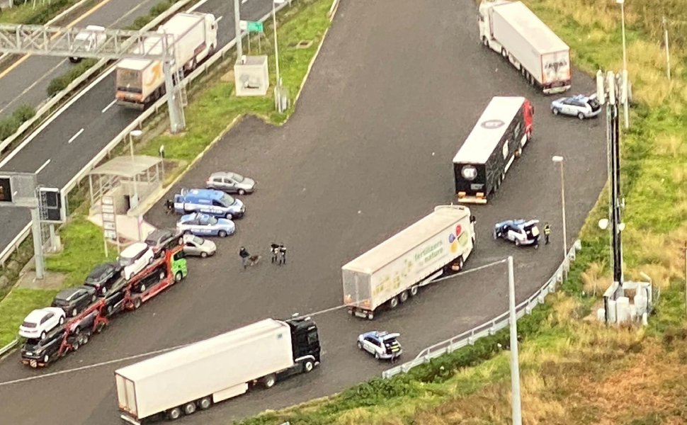 polizia stradale controlli mezzi pesanti